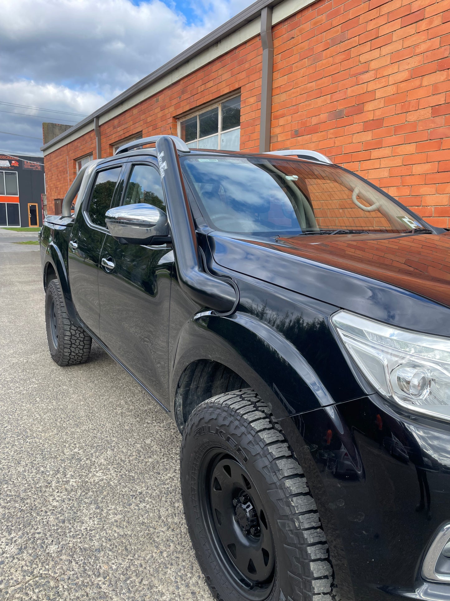 NP300 Nissan Navara Mid-Entry 4" Stainless Snorkel