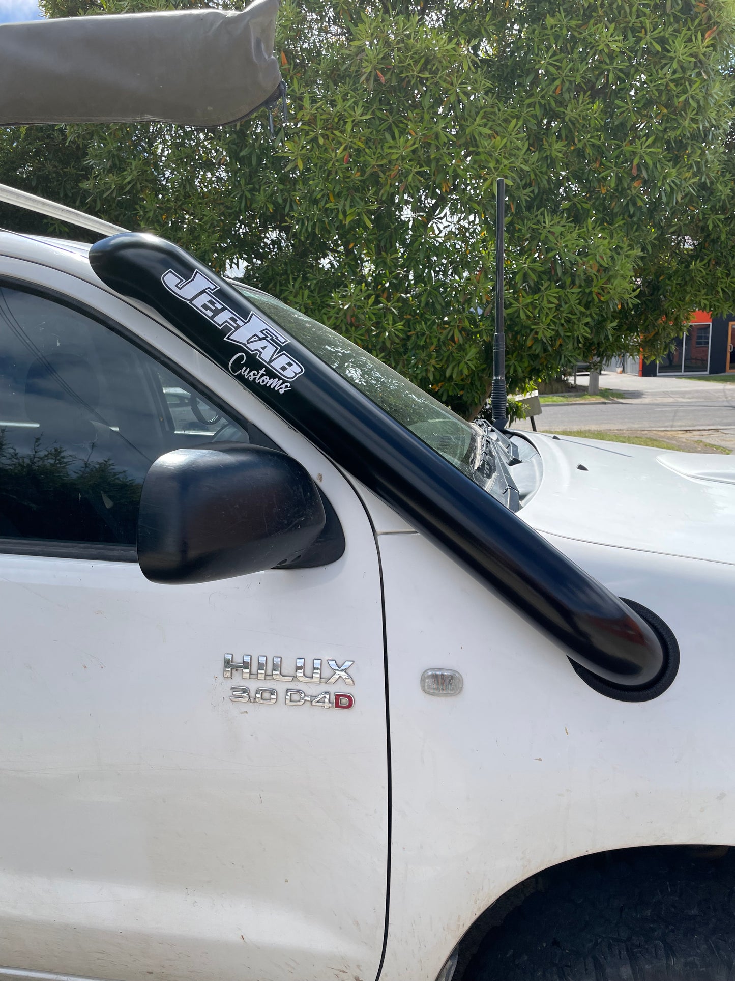 N70 Toyota Hilux 4" Short-Entry Stainless Snorkel