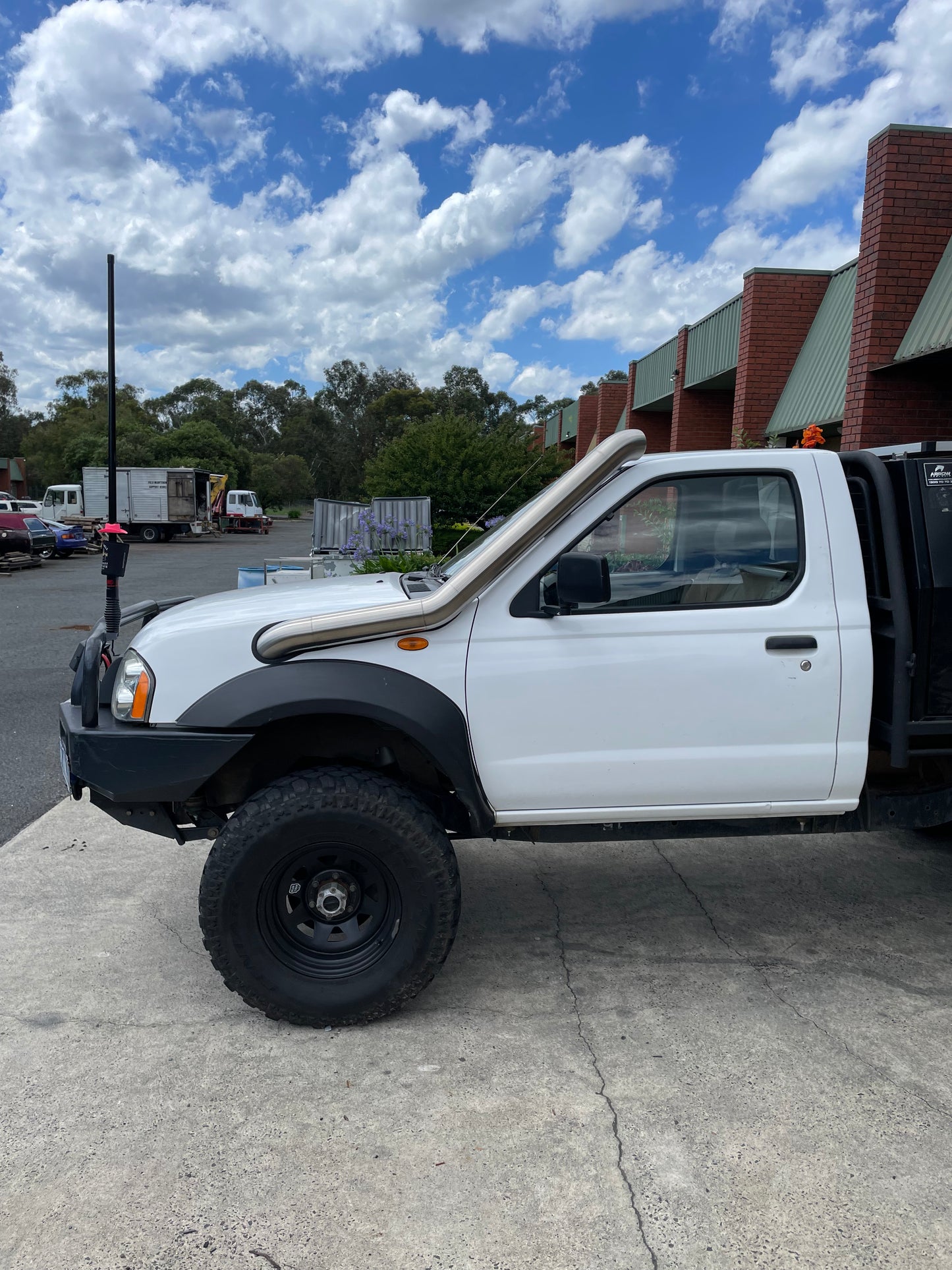 D22 Nissan Navara Mid-Entry Stainless Snorkel