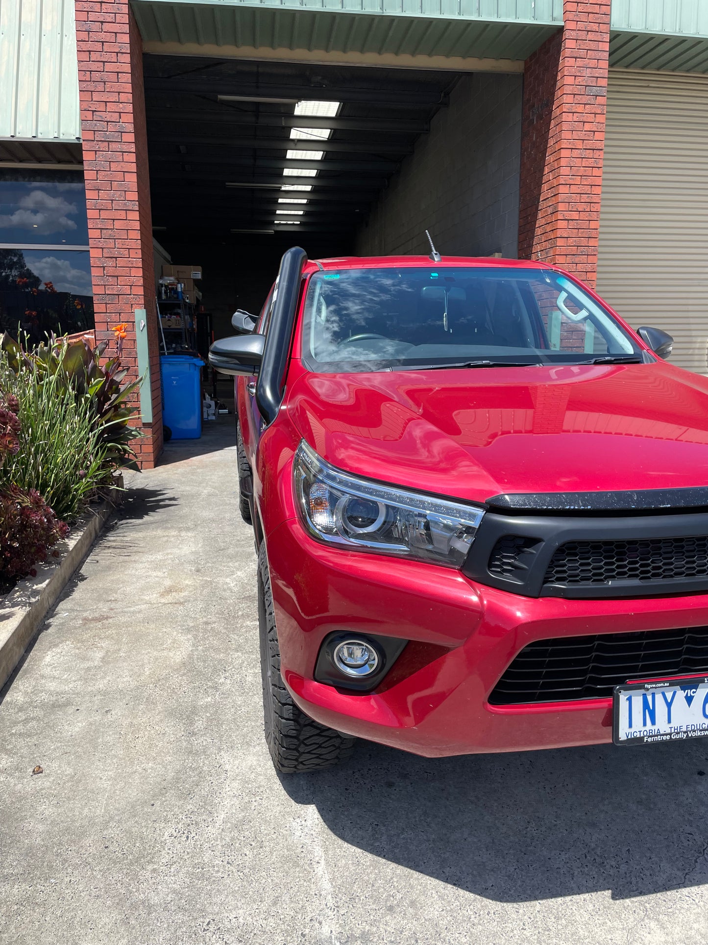 N80 Toyota Hilux 4" Short-Entry Stainless Snorkel