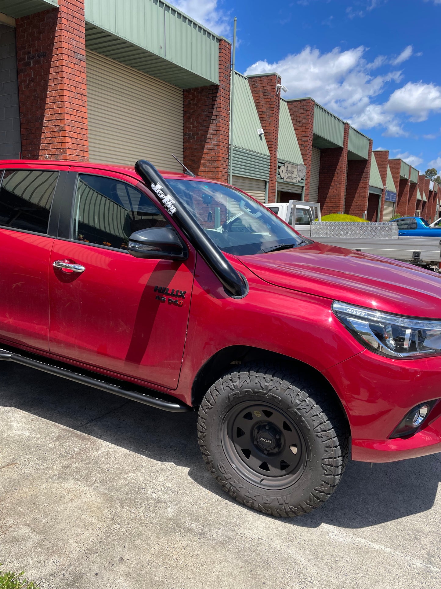 N80 Toyota Hilux 4" Short-Entry Stainless Snorkel