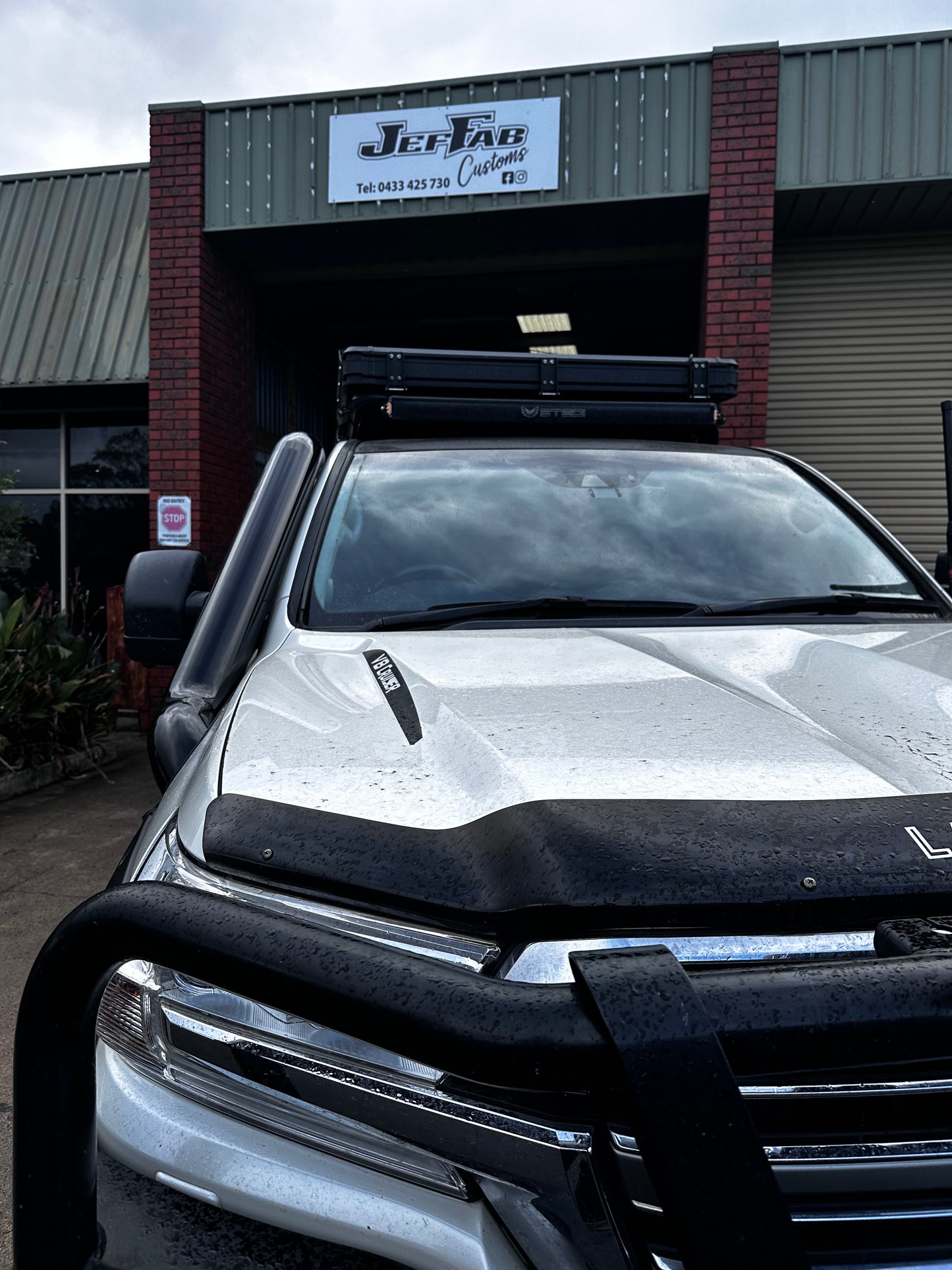 200 Series Toyota Land Cruiser, 5" Mid-Entry Snorkel