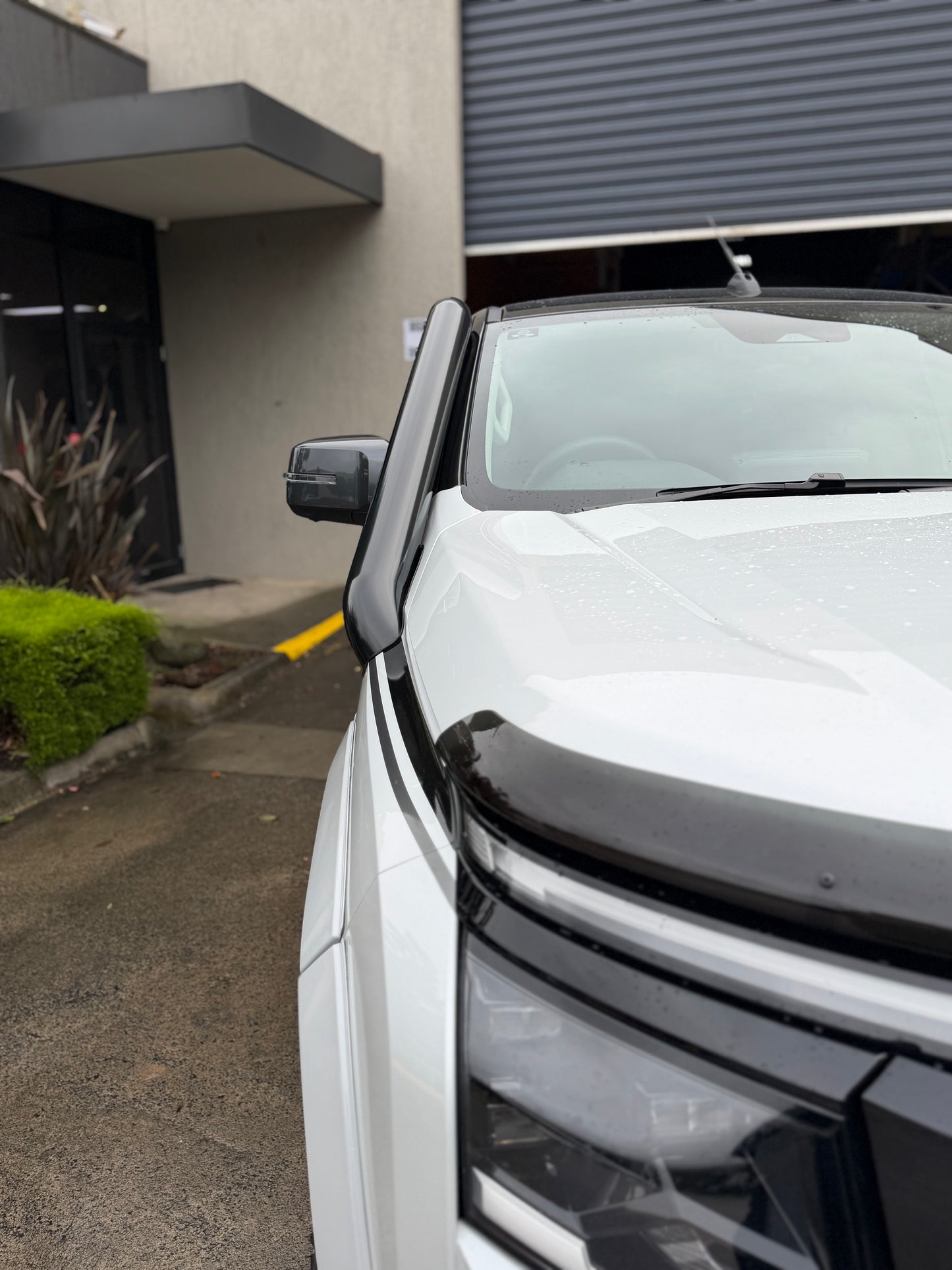 D27 Nissan Navara 4" short entry snorkel