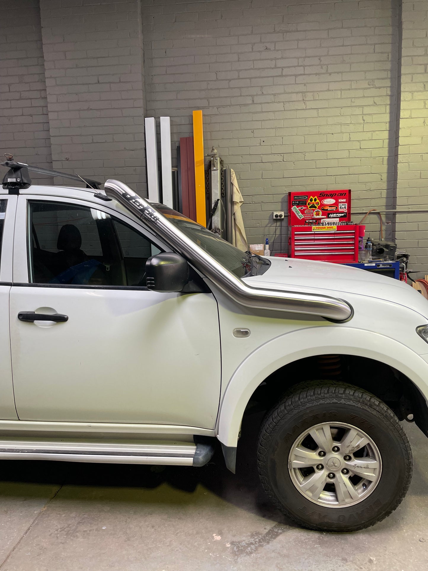 Mitsubishi MN Triton 4" Long-Entry Stainless Snorkel