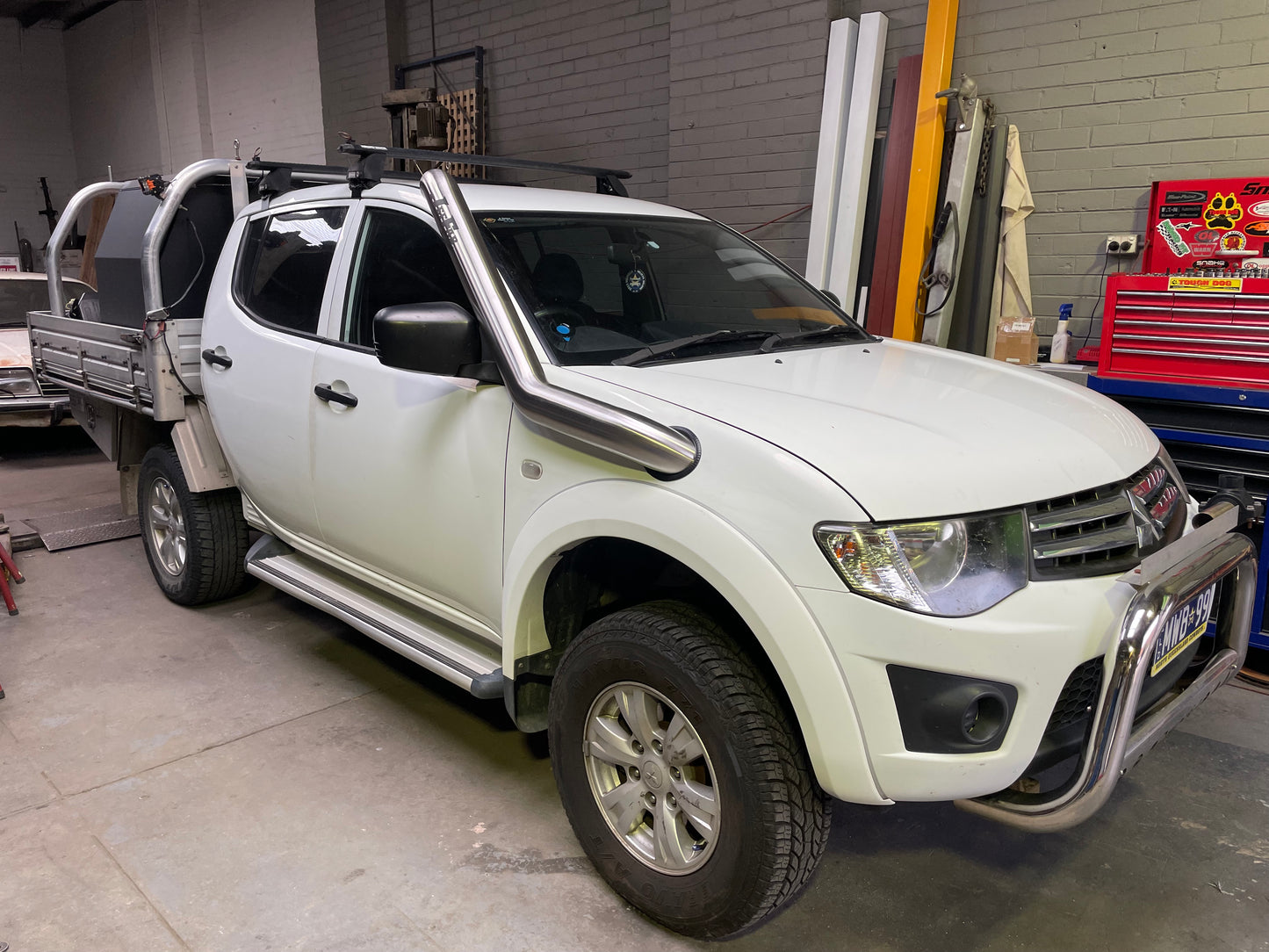 Mitsubishi MN Triton 4" Long-Entry Stainless Snorkel